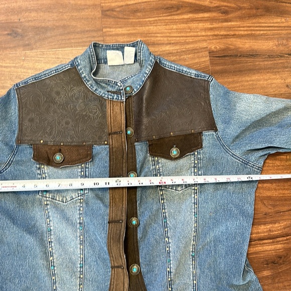 DG2 Diane Gilman denim jeans jacket embossed suede leather turquoise buttons - Picture 6 of 7